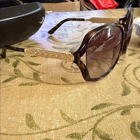 Gucci Tortoise Shell Sunglasses 61 mm - Picture 2 of 7